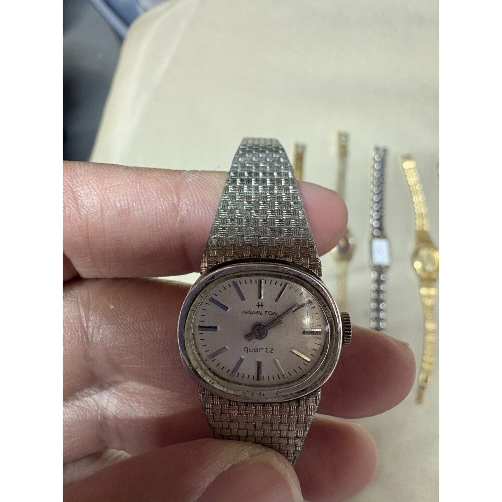 Lot of 8 Vintage and Modern Women's Watches - Seiko, Citizen, Versace, Hamilton - Picture 15 of 16